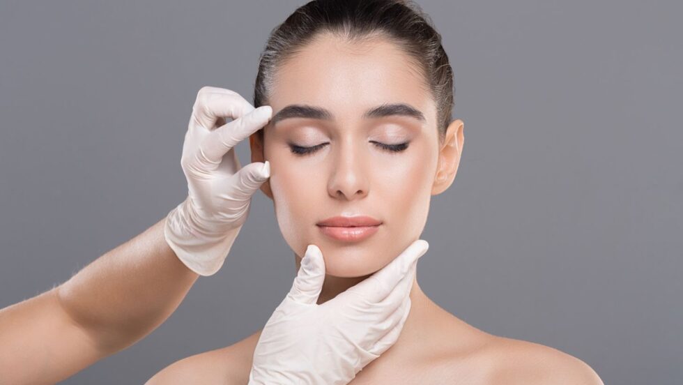 Όλα όσα πρέπει να γνωρίζεις για το lifting προσώπου